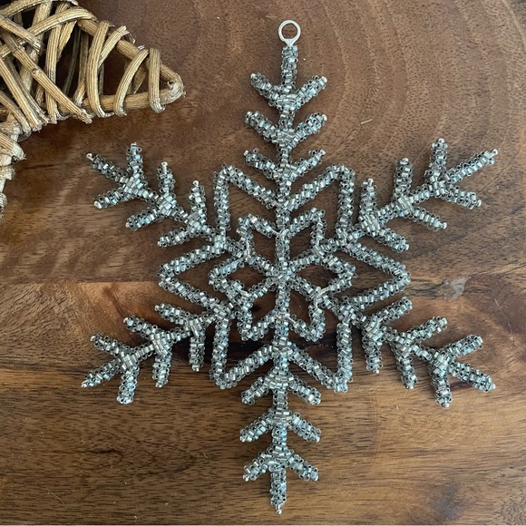 Lot of 16 wood and plastic shatterproof ornaments - Picture 5 of 7